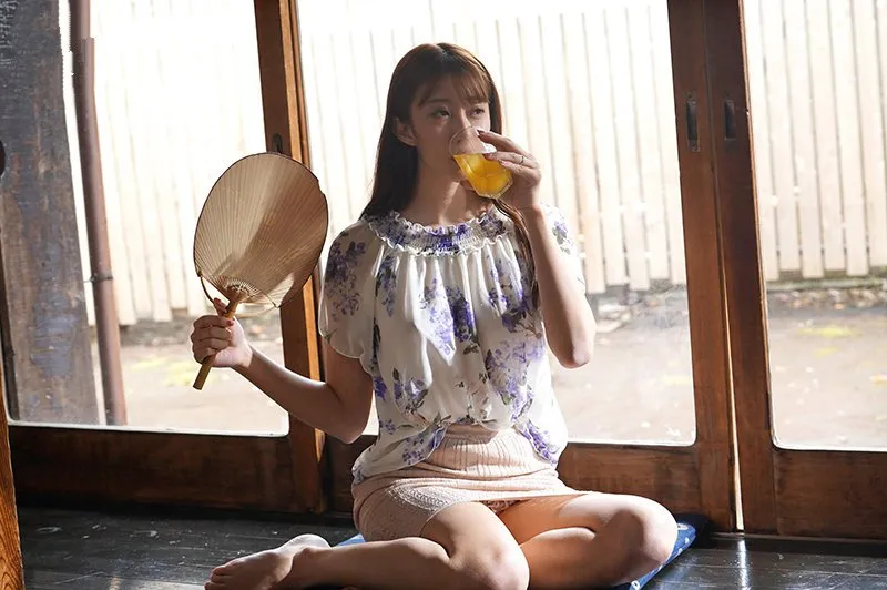 Mùa hè buồn chán ở quê đụ người vợ nhà đối diện thiếu thốn vì lấy anh xã già