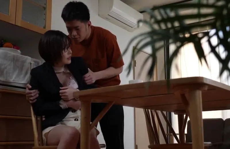 Trở về sau khi bị cưỡng dâm thì tiếp tục bị bố và em chồng chơi